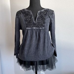 Lucky brand 3/4 sleeve tee, crochet details on V neck, sized M, good condition.